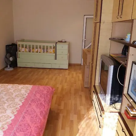 Comfortable 2-bedroom * بورغاس